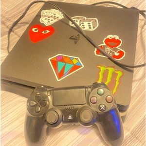Play station 4 slim with controller